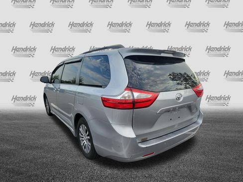 Used 2018 Toyota Sienna XLE w/ XLE Navigation Package FWD image 7