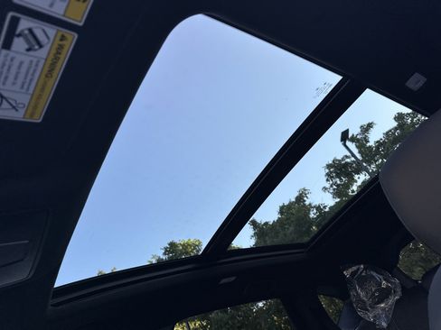 New 2025 Acura RDX SH-AWD image 25