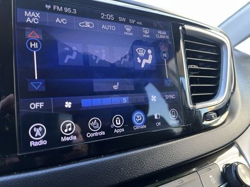 Used 2017 Chrysler Pacifica Touring-L image 23