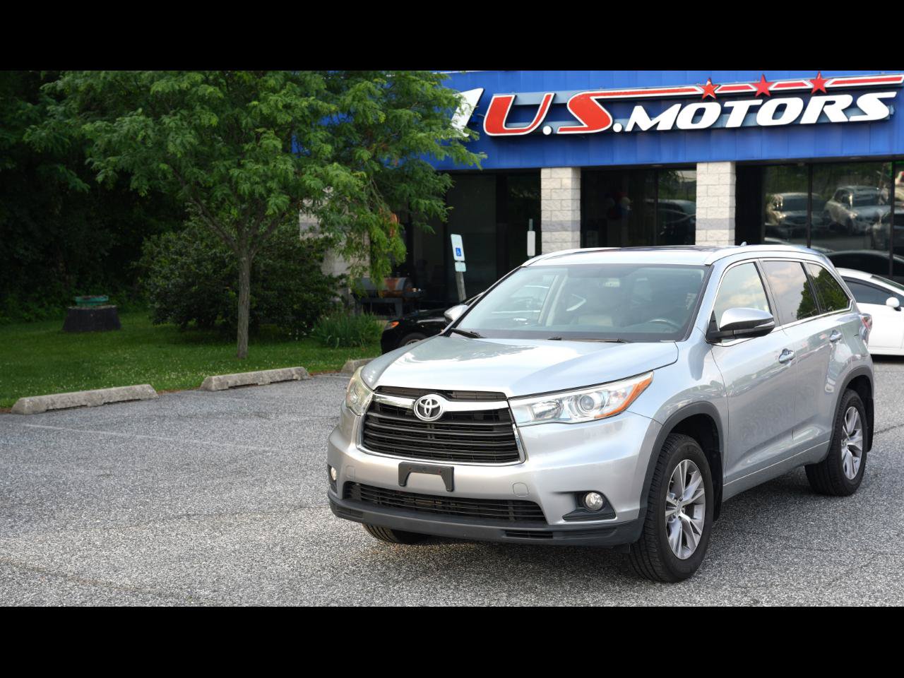 Used 2015 Toyota Highlander XLE AWD/4WD image 1