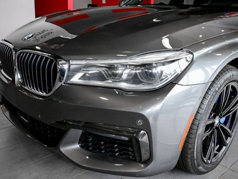 Used 2019 BMW 750i xDrive w/ M Sport Package AWD/4WD image 9