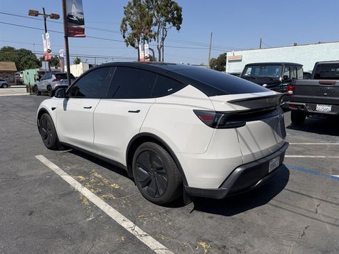 Used 2026 Tesla Model Y AWD image 7