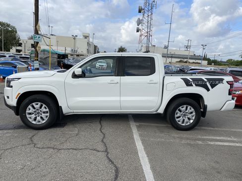 Used 2023 Nissan Frontier SV w/ Graphics Package RWD image 8