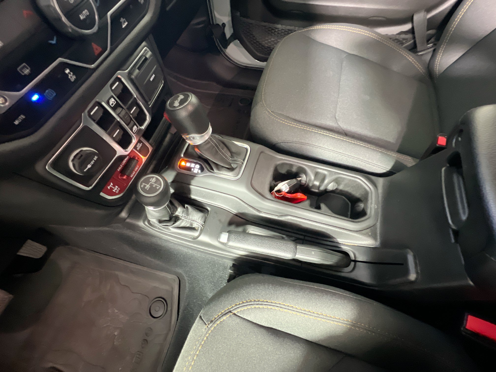 Used 2024 Jeep Wrangler Unlimited AWD/4WD image 23