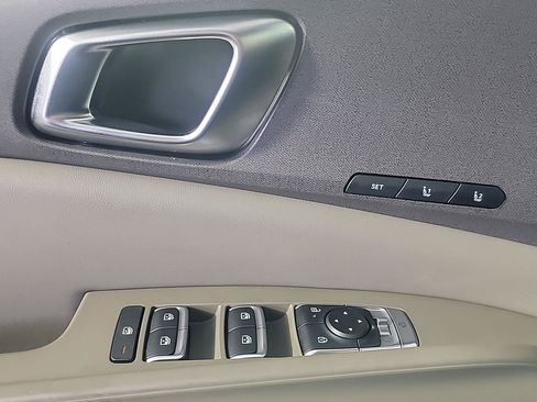 Used 2026 Kia Carnival EX FWD image 27