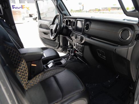 Used 2022 Jeep Gladiator Overland AWD/4WD image 18