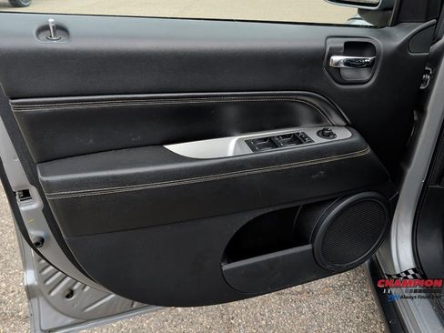 Used 2017 Jeep Compass High Altitude image 8