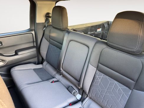 Used 2025 Nissan Frontier SV image 23