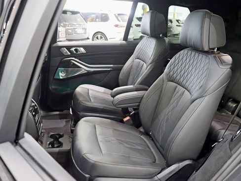 Used 2022 BMW X7 M50i AWD/4WD image 34