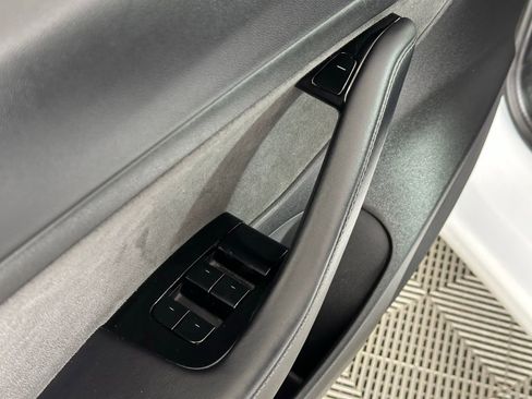Used 2020 Tesla Model 3 Standard Range Plus image 37
