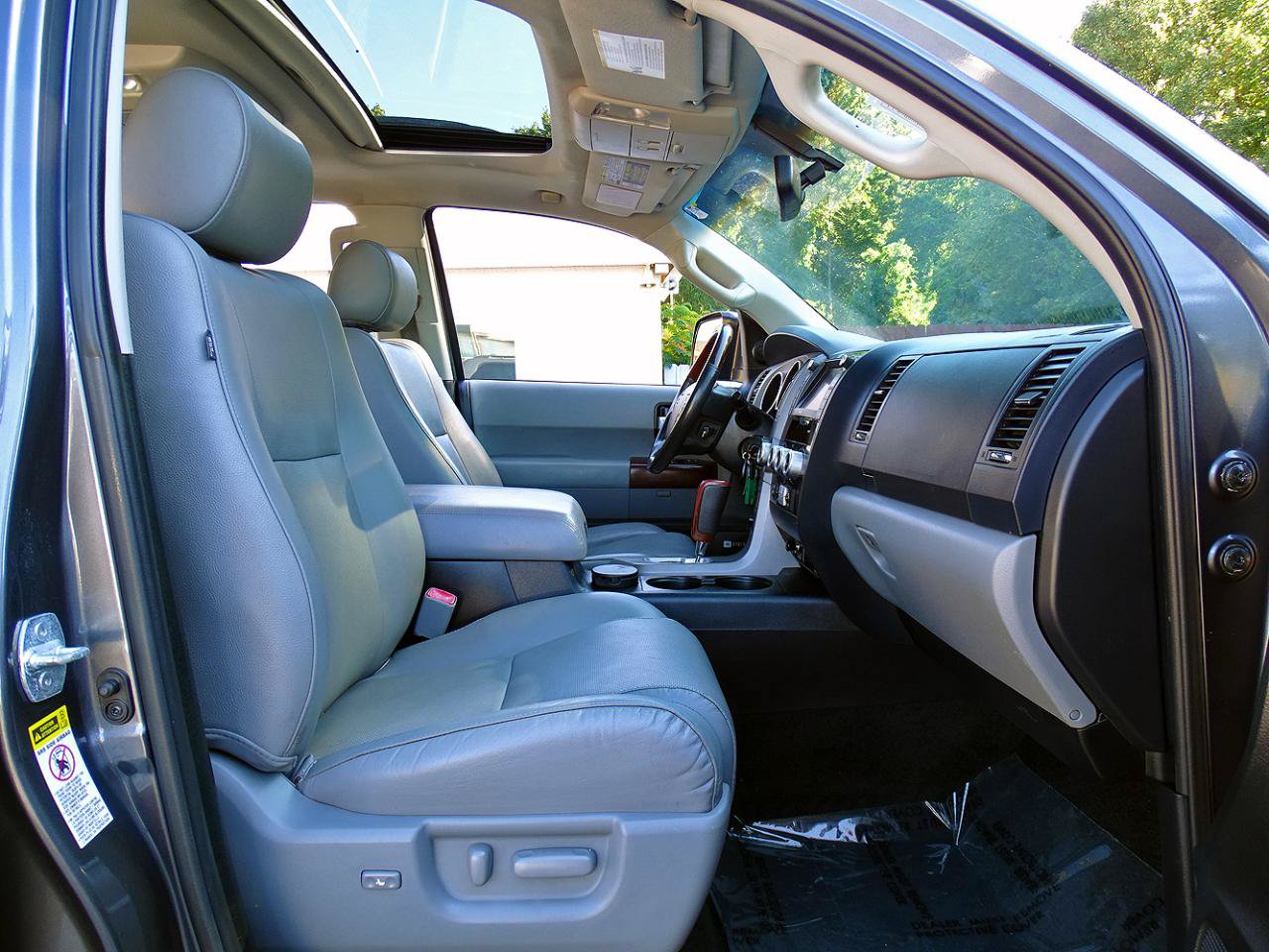 Used 2013 Toyota Sequoia Platinum RWD image 26