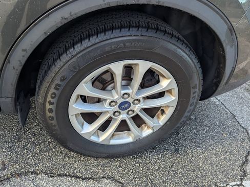 Used 2020 Ford Escape SE FWD image 17