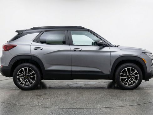 Used 2025 Chevrolet TrailBlazer LT image 11