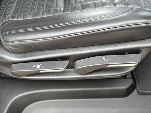 Used 2022 Cadillac Escalade ESV Premium Luxury Platinum w/ Heavy-Duty Trailer Package image 38