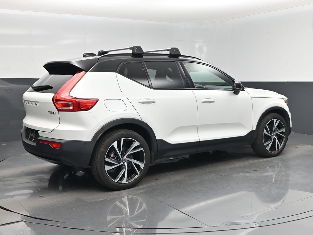 Used 2022 Volvo XC40 T5 R-Design AWD/4WD image 3