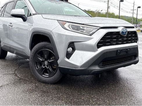 Used 2020 Toyota RAV4 XLE w/ Convenience Package AWD/4WD image 2