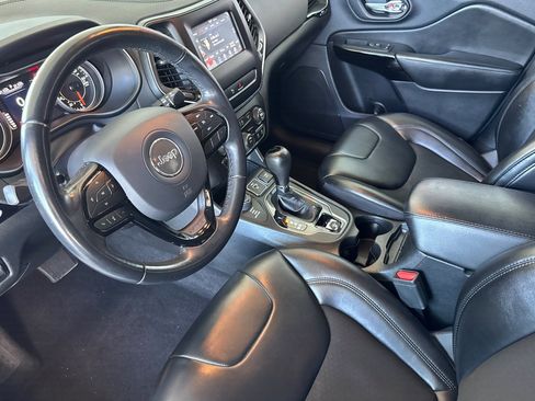 Used 2020 Jeep Cherokee Latitude Plus AWD/4WD image 4