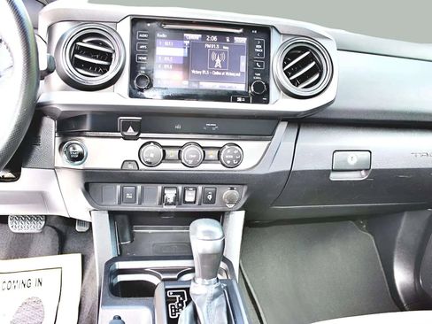 Used 2019 Toyota Tacoma TRD Sport image 17