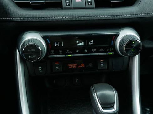Certified 2022 Toyota RAV4 XLE Premium AWD/4WD image 20
