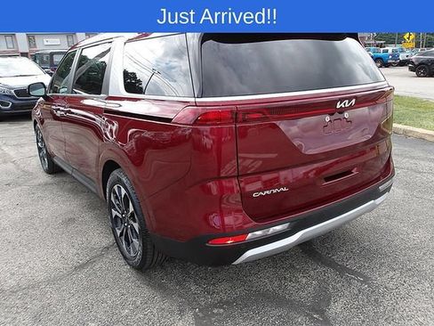 Used 2024 Kia Carnival EX FWD image 5