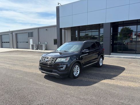 Used 2016 Ford Explorer XLT FWD image 6