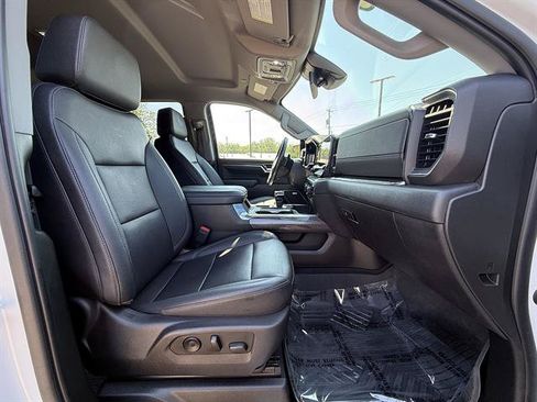 Certified 2023 Chevrolet Silverado 1500 LTZ AWD/4WD image 26