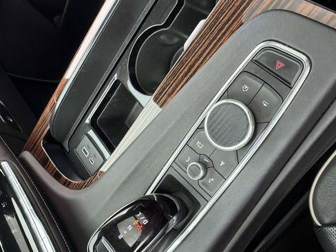 Used 2022 Cadillac Escalade ESV Premium Luxury AWD/4WD image 22