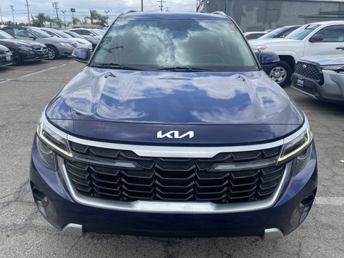 Used 2024 Kia Seltos EX FWD image 3