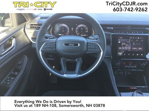 New 2025 Jeep Grand Cherokee Altitude image 13