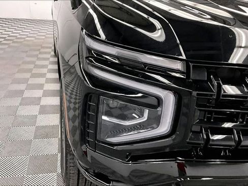 Used 2025 Chevrolet Suburban Z71 image 34