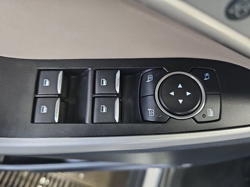 Used 2021 Ford Explorer Limited w/ Equipment Group 301A AWD/4WD image 27