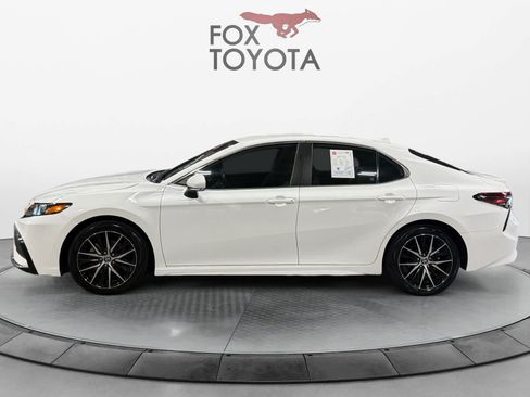 Used 2023 Toyota Camry SE FWD image 3