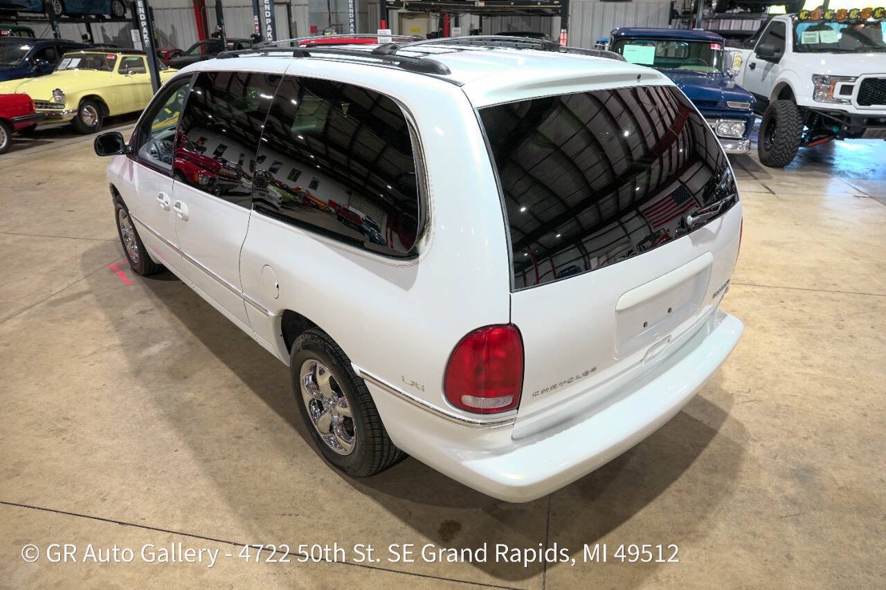 Used 1997 Chrysler Town & Country LXi FWD image 15