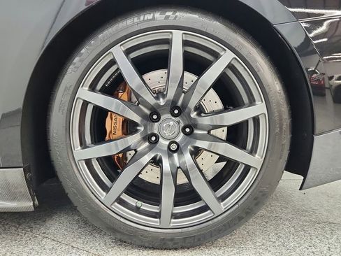 Used 2014 Nissan GT-R Premium image 14