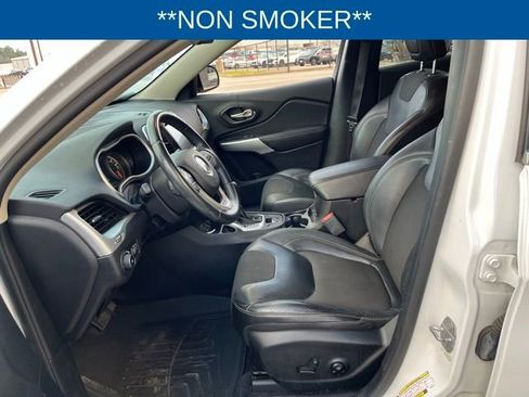 Used 2018 Jeep Cherokee Latitude Plus image 6