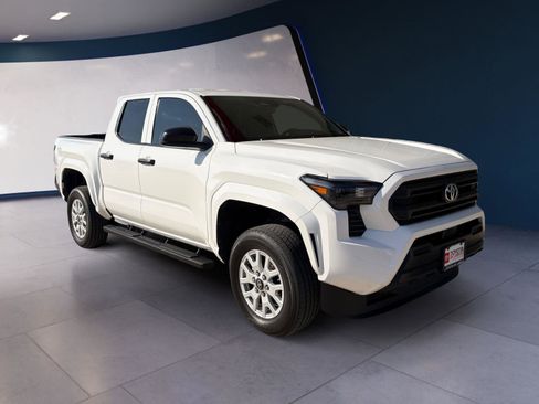 Used 2025 Toyota Tacoma SR image 7