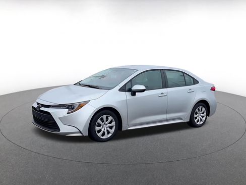 Used 2025 Toyota Corolla LE image 7