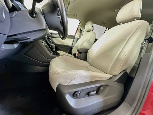 Used 2018 Volkswagen Tiguan SE w/ 3rd Row Seat Package AWD/4WD image 13