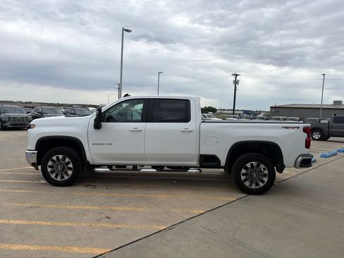 Used 2025 Chevrolet Silverado 2500 LT AWD/4WD image 4