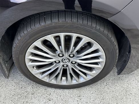 Used 2019 Toyota Avalon Limited image 51