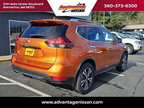 Used 2019 Nissan Rogue SV w/ Sun & Sound Touring Package image 5