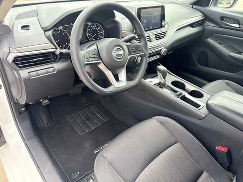 Used 2025 Nissan Altima 2.5 SV FWD image 24