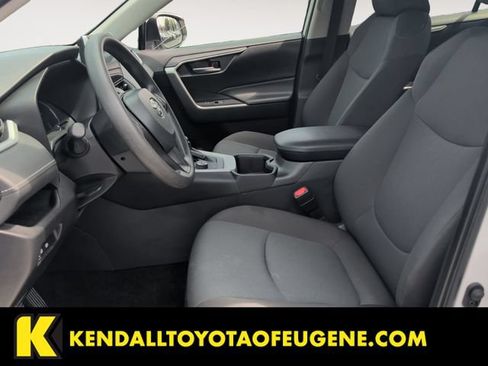 Used 2025 Toyota RAV4 XLE AWD/4WD image 11