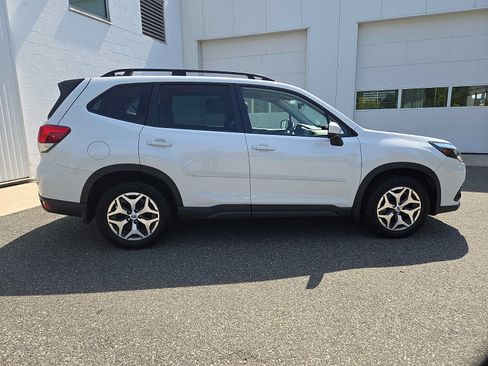 Used 2024 Subaru Forester Premium AWD/4WD image 7