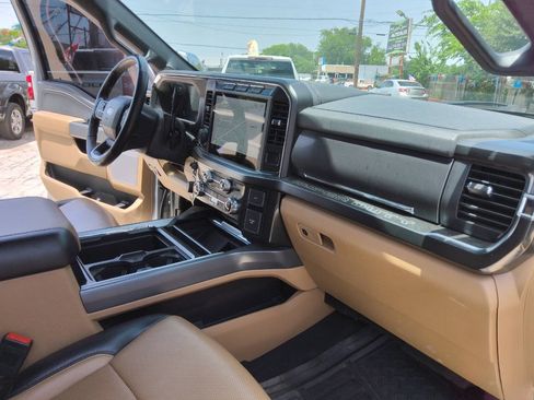 Used 2024 Ford F350 Lariat w/ Lariat Ultimate Package AWD/4WD image 31