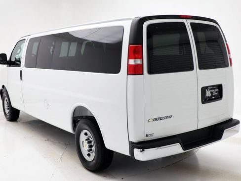 Used 2025 Chevrolet Express 3500 LT w/ LT Preferred Equipment Group image 6