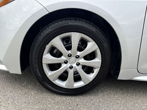 Used 2025 Toyota Corolla LE image 11
