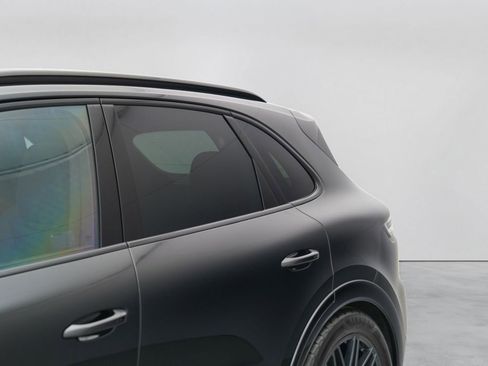 Used 2025 Porsche Cayenne GTS AWD/4WD image 52