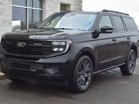 Used 2025 Ford Expedition Platinum w/ Stealth Performance Package image 9