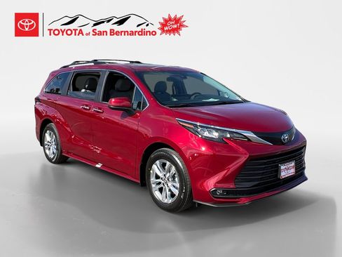 Certified 2025 Toyota Sienna XLE w/ XLE Plus Package image 7